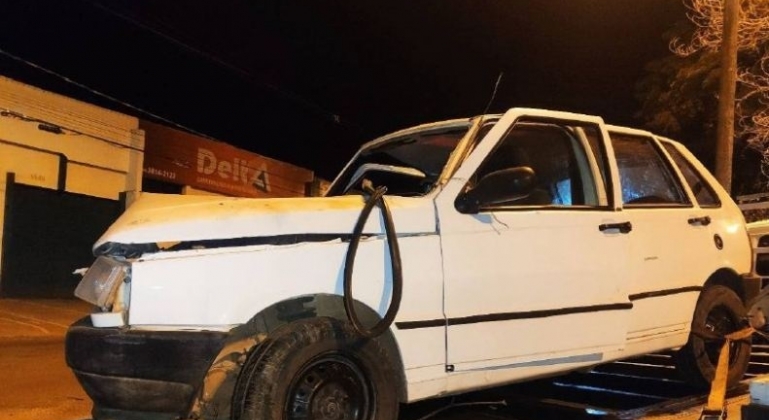 Adolescente pega carro escondido e depois se envolve em acidente na Avenida JK Adolescente pega carro escondido e depois se envolve em acidente na Avenida JK