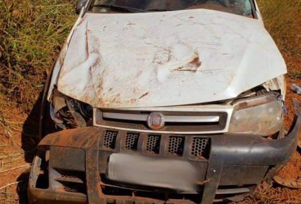 Motorista alcoolizado perde controle direcional e capota veículo em estrada vicinal