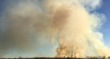 Incêndio de grandes proporções assusta moradores de Rio Paranaíba neste domingo