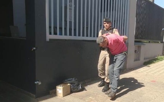 Carro furtado em posto de combustível é recuperado e autor é preso Carro furtado em posto de combustível é recuperado e autor é preso