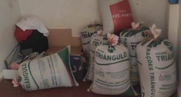 Funcionário de fazenda é preso pela Polícia Militar suspeito de furtar café Funcionário de fazenda é preso pela Polícia Militar suspeito de furtar café