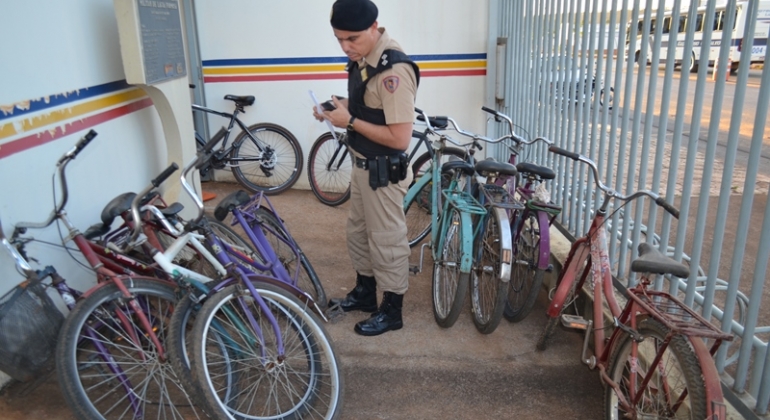 Polícia Militar de Lagoa Formosa apreende várias bicicletas furtadas e prende receptador 