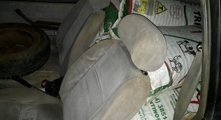 Produto cobiçado: Polícia Militar de Carmo do Paranaíba apreende veículo carregado com sacas de café Produto cobiçado: Polícia Militar de Carmo do Paranaíba apreende veículo carregado com sacas de café