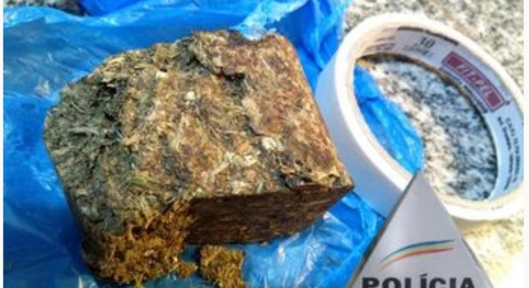 Policia Militar de Lagoa Formosa prende suspeitos de tráfico de drogas Policia Militar de Lagoa Formosa prende suspeitos de tráfico de drogas