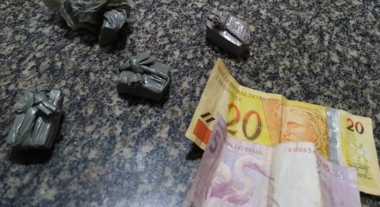 PM de Lagoa Formosa encaminha suspeitos de tráfico de drogas para a delegacia de Polícia