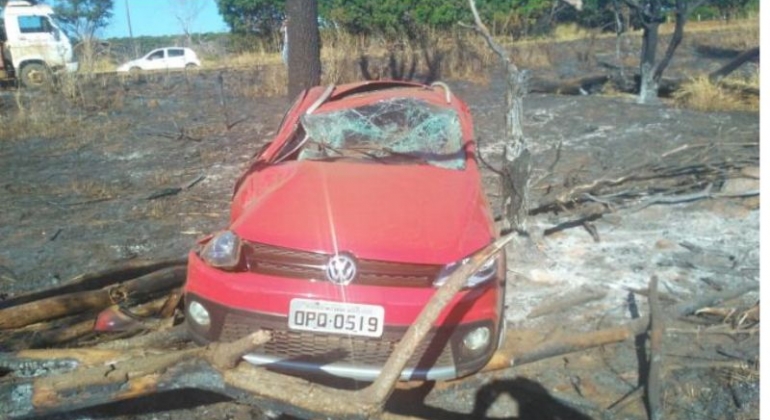 Condutora de 43 anos fica ferida em acidente na MGC-352 no município de Arapuá Condutora de 43 anos fica ferida em acidente na MGC-352 no município de Arapuá