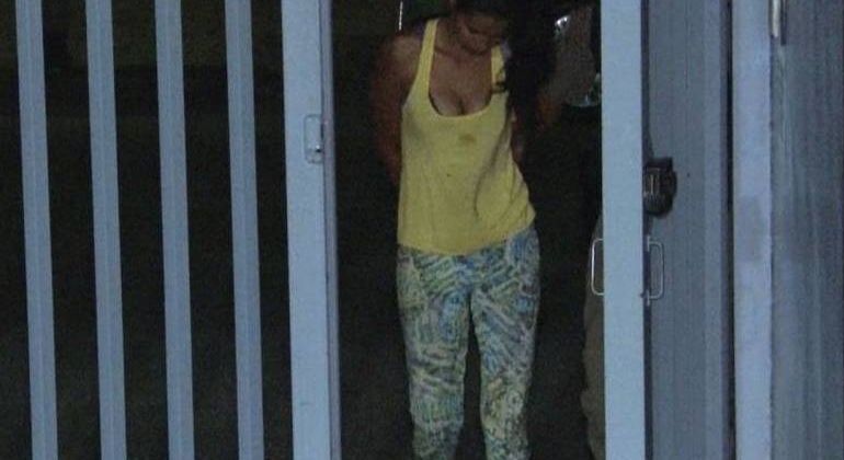 Mulher de 22 anos é presa suspeita de matar a tiros um idoso em Patos de Minas Mulher de 22 anos é presa suspeita de matar a tiros um idoso em Patos de Minas