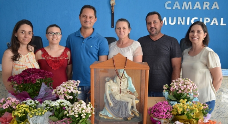 Câmara Municipal de Lagoa Formosa recebe vista da imagem da Padroeira da cidade