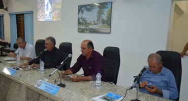 Em reunião ordinária vereadores de Lagoa Formosa recebem convidados e votam 5 projetos