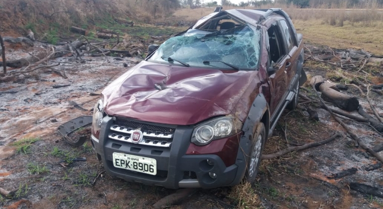 Motorista fica ferido em capotamento na BR-354 no município de Carmo do Paranaíba Motorista fica ferido em capotamento na BR-354 no município de Carmo do Paranaíba