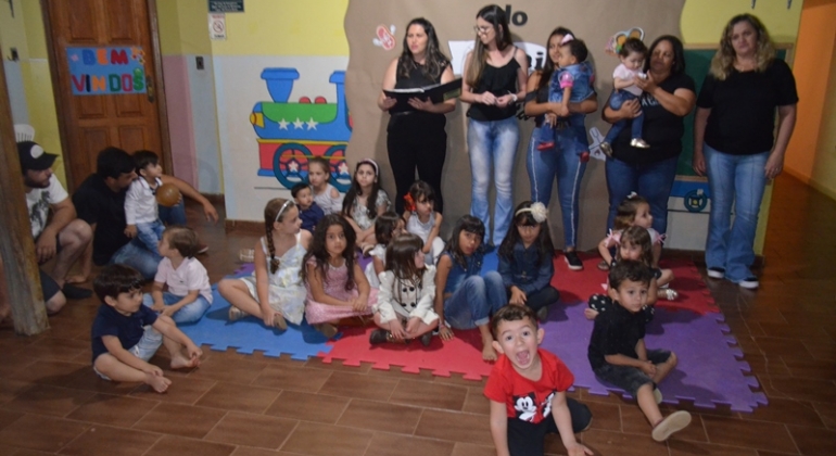 Centro de Educacional Infantil Estrelinha do Saber de Lagoa Formosa realiza  homenagem aos pais