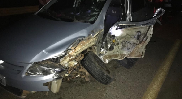 Motorista de automóvel cochila ao volante e provoca acidente na BR-354 próximo à Carmo do Paranaíba Motorista de automóvel cochila ao volante e provoca acidente na BR-354 próximo à Carmo do Paranaíba