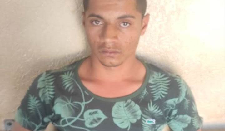 Rapaz de 20 anos surdo-mudo é preso pela Polícia Militar após agredir a mãe Rapaz de 20 anos surdo-mudo é preso pela Polícia Militar após agredir a mãe