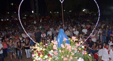 Multidão de fiéis participa da missa e procissão de encerramento da Festa em Louvor a Nossa Senhora da Piedade