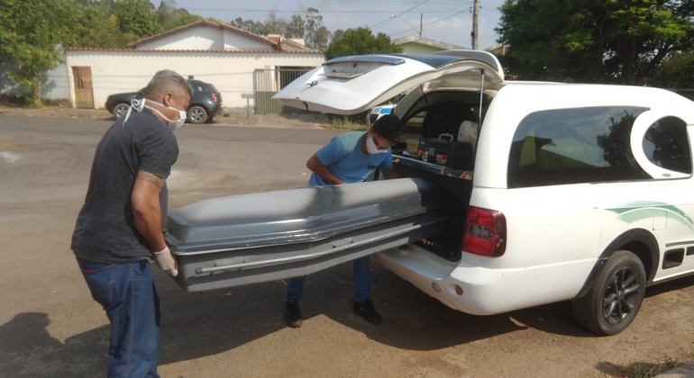 Corpo encontrado em estado de decomposição em Patos de Minas teria sido alvejado por tiros Corpo encontrado em estado de decomposição em Patos de Minas teria sido alvejado por tiros