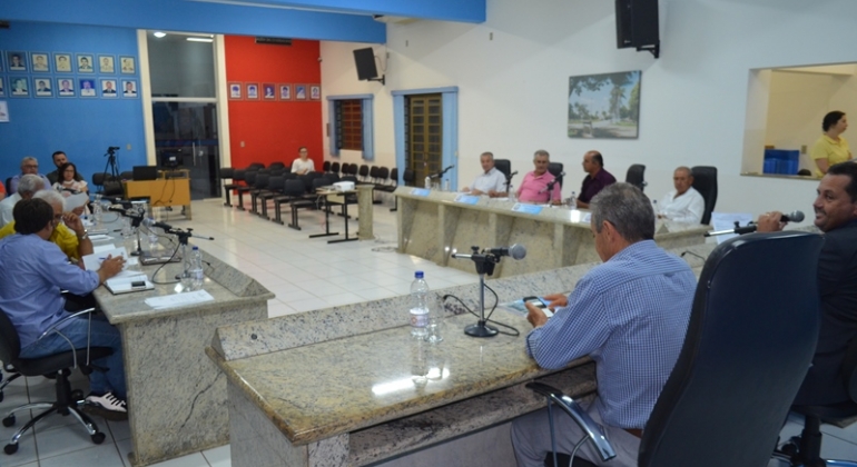 Em reunião ordinária vereadores recebem representantes da Brasilplast que apresenta projeto social