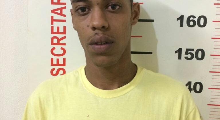 Rapaz é esfaqueado é morto após brigar com vizinho na cidade de Patos de Minas Rapaz é esfaqueado é morto após brigar com vizinho na cidade de Patos de Minas