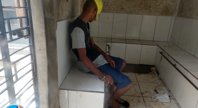 Após ser preso por bater na própria mãe rapaz é espancado no presídio Sebastião Satiro
