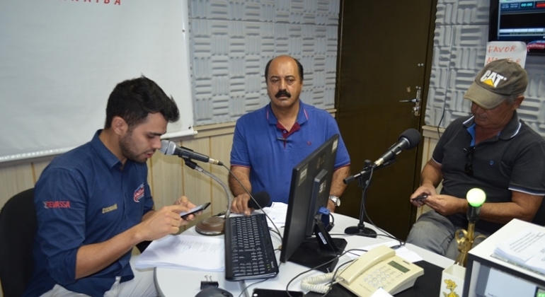 Prefeito de Lagoa Formosa e secretário de governo são entrevistados na rádio vitoriosa e falam sobre inúmeras obras para a cidade