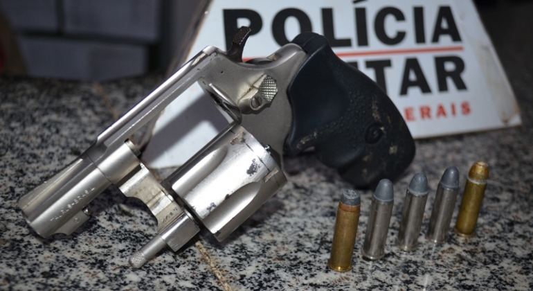 Polícia Militar de Lagoa Formosa apreende arma de fogo e encaminha autor para a delegacia