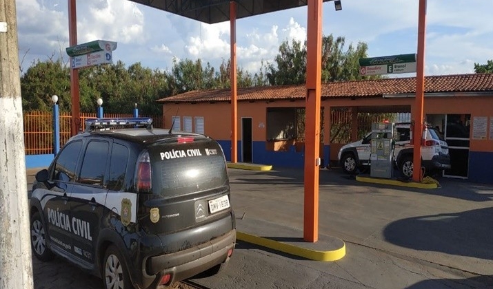 Bandidos armados assaltam em posto de combustível na cidade de Presidente Olegário