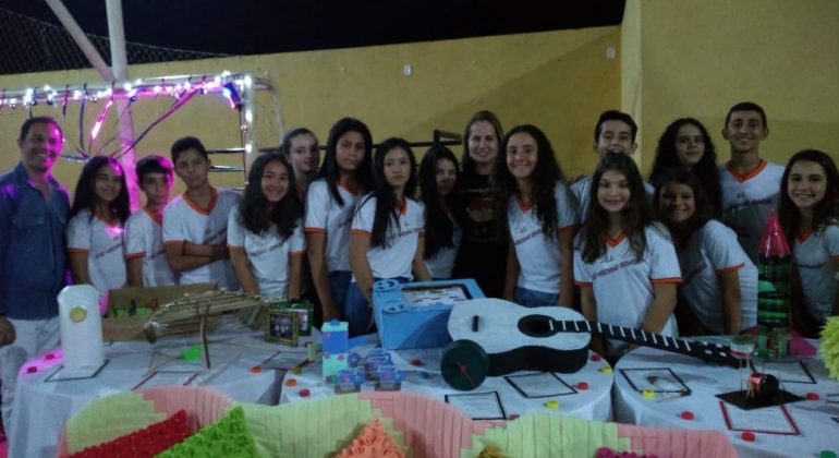 Alunos da Escola José Marciano Brandão de Monjolinho realizam a Feira ReciclArte