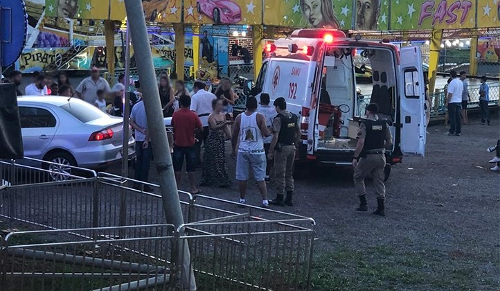 Veículos descontrolado invade parque de diversões em Patos de Minas Veículos descontrolado invade parque de diversões em Patos de Minas