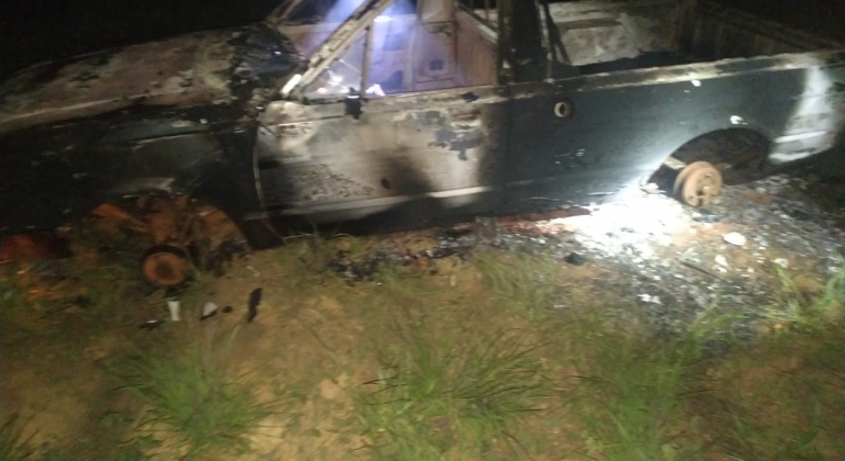 Chamas consomem automóvel na MG-230 no município de Patrocínio Chamas consomem automóvel na MG-230 no município de Patrocínio