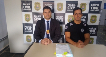 Polícia Civil de Carmo do Paranaíba cumpre mandados e prende suspeitos de fazer parte de facção criminosa Polícia Civil de Carmo do Paranaíba cumpre mandados e prende suspeitos de fazer parte de facção criminosa