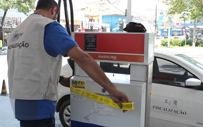 ANP fiscaliza postos de combustíveis em Patos de Minas, nesta sexta-feira (22) ANP fiscaliza postos de combustíveis em Patos de Minas, nesta sexta-feira (22)