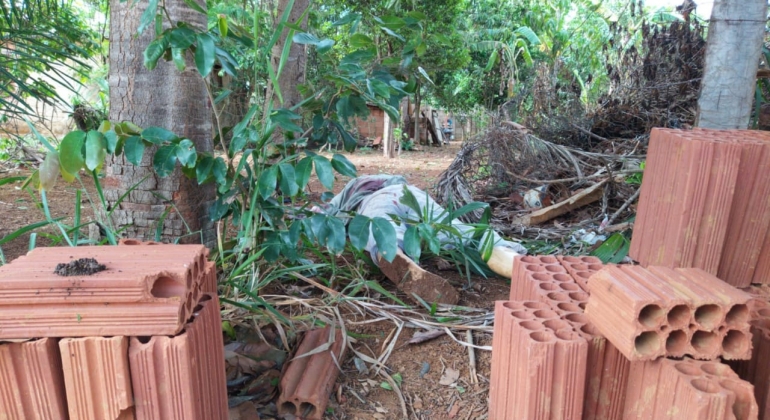 Homem é assassinado em Alagoas, Distrito de Patos de Minas, e corpo é encontrado com faca cravada na cabeça Homem é assassinado em Alagoas, Distrito de Patos de Minas, e corpo é encontrado com faca cravada na cabeça
