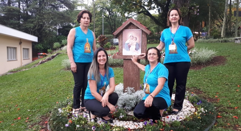 Grupo Mãe Rainha de Lagoa Formosa visita Santuário de Nossa Senhora Mãe e Rainha na cidade de Atibaia