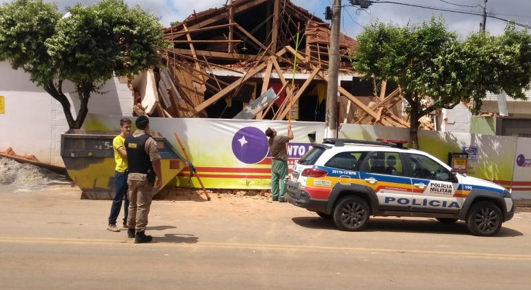 Parte de imóvel em reforma desaba e servente de pedreiro morre soterrado em Carmo do Paranaíba Parte de imóvel em reforma desaba e servente de pedreiro morre soterrado em Carmo do Paranaíba