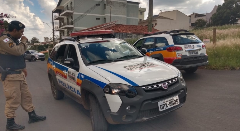 Polícia localiza carro que havia sido tomado de assalto de mulher grávida em Patos de Minas Polícia localiza carro que havia sido tomado de assalto de mulher grávida em Patos de Minas