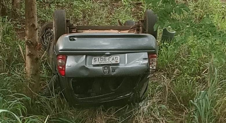 Motorista é encontrado morto após veículo que ele conduzia se envolver em acidente na MGC-354 Motorista é encontrado morto após veículo que ele conduzia se envolver em acidente na MGC-354