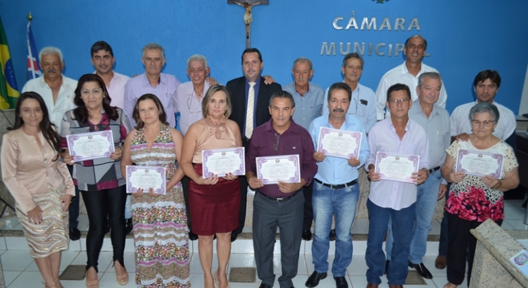 Vereadores de Lagoa Formosa homenageiam servidores públicos aposentados em 2019