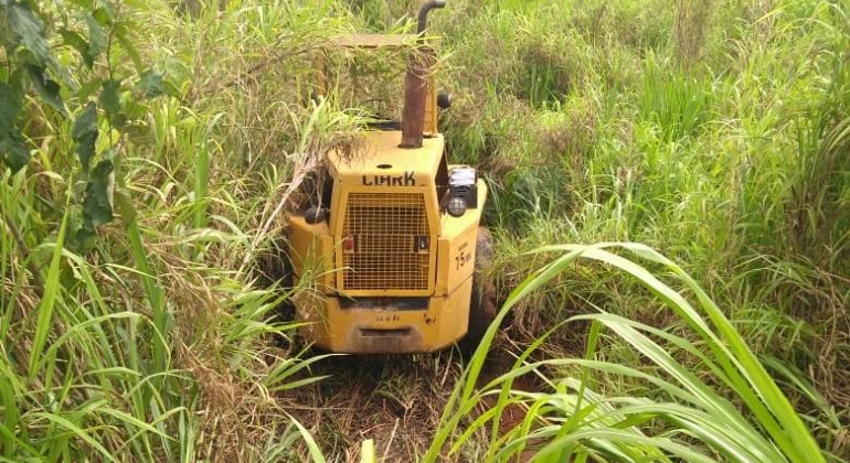 Operador de Pá Carregadeira perde controle após problema mecânico e atropela pedestre na BR-354 Operador de Pá Carregadeira perde controle após problema mecânico e atropela pedestre na BR-354