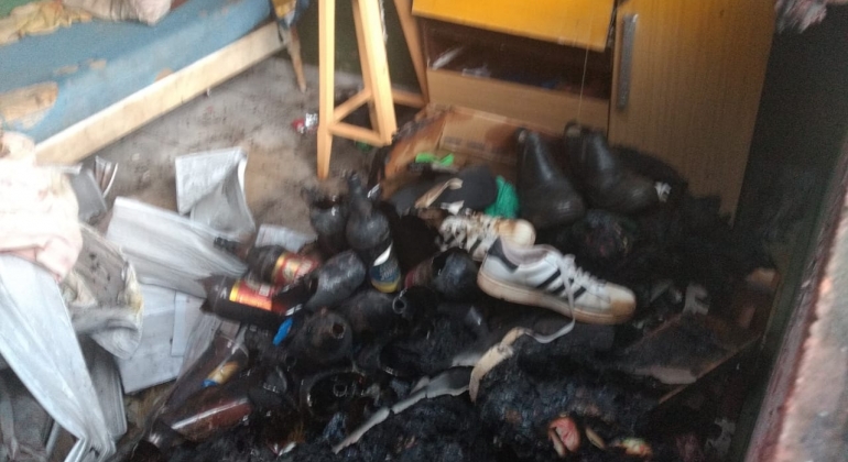 Casa de zelador do campo de futebol do Vila Rosa é destruída por incêndio