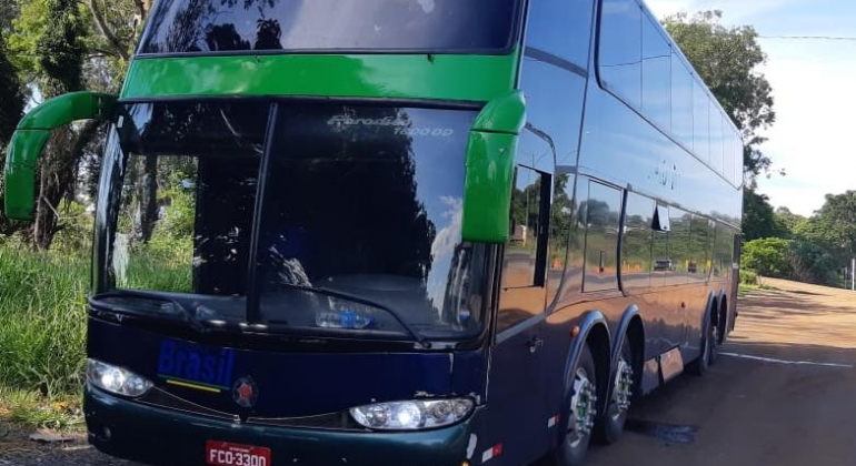 PRF de Patos de Minas aborda e autua ônibus de transporte de passageiros irregular
