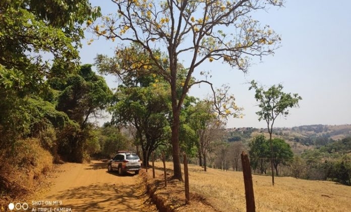 Vítimas são atingidas por tiro e facada ao reagirem a assalto na zona rural de Presidente Olegário Vítimas são atingidas por tiro e facada ao reagirem a assalto na zona rural de Presidente Olegário