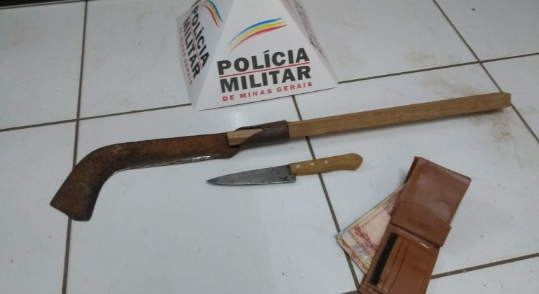 Após briga, suspeitos de agressão e receptação são levados para a delegacia em Carmo do Paranaíba