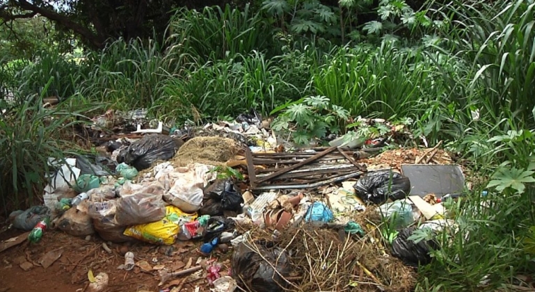 Habitantes de Lagoa Formosa e Patos de Minas denunciam pontos de descarte irregular de lixo