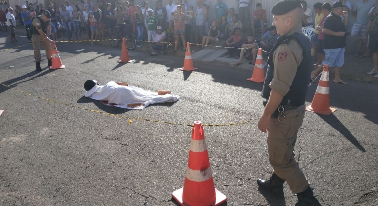 Atiradores abrem fogo e matam adolescente  e homem de 36 anos em Presidente Olegário 