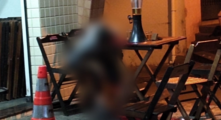 Homem é morto a tiros em bar no Bairro Caramuru na cidade de Patos de Minas, veja vídeo