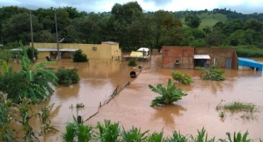 Enchente deixa várias famílias desabrigadas no Alto Paranaíba; veja vídeo