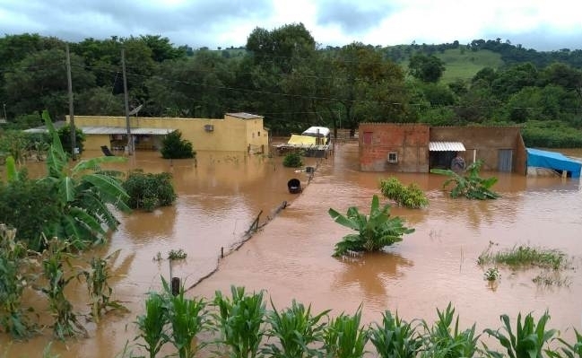 Enchente deixa várias famílias desabrigadas no Alto Paranaíba; veja vídeo