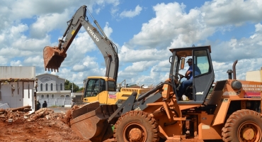 Prefeitura de Lagoa Formosa prepara terreno para construção do novo hospital municipal 