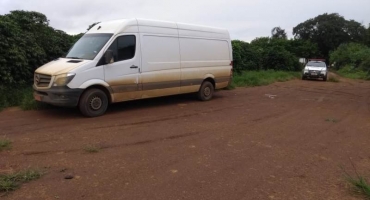 Carmo do Paranaíba: ladrões abordam veículo na estrada dos Soares e espancam motorista para cometer assalto Carmo do Paranaíba: ladrões abordam veículo na estrada dos Soares e espancam motorista para cometer assalto