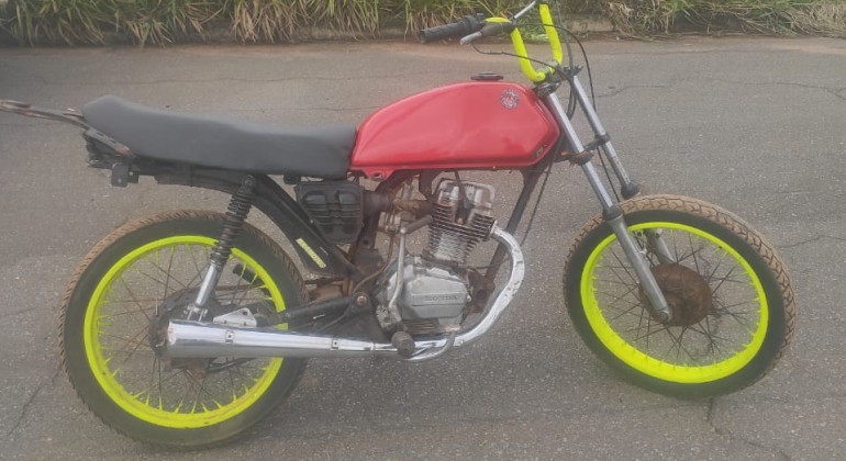 Motoqueiro é detido em Carmo do Paranaíba por direção perigosa e supostos disparos de arma de fogo