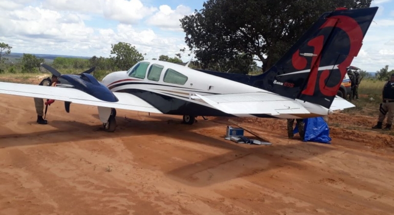 PM apreende dois aviões em João Pinheiro que supostamente seriam utilizados no tráfico internacional de drogas